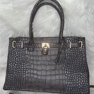Elegant Crocodile-Embossed Women's Bag